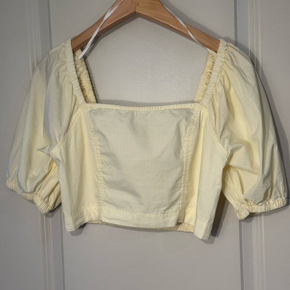 NWT Aerie Pastel Yellow Striped Puff Sleeve Crop Top Size Medium - Picture 2 of 7